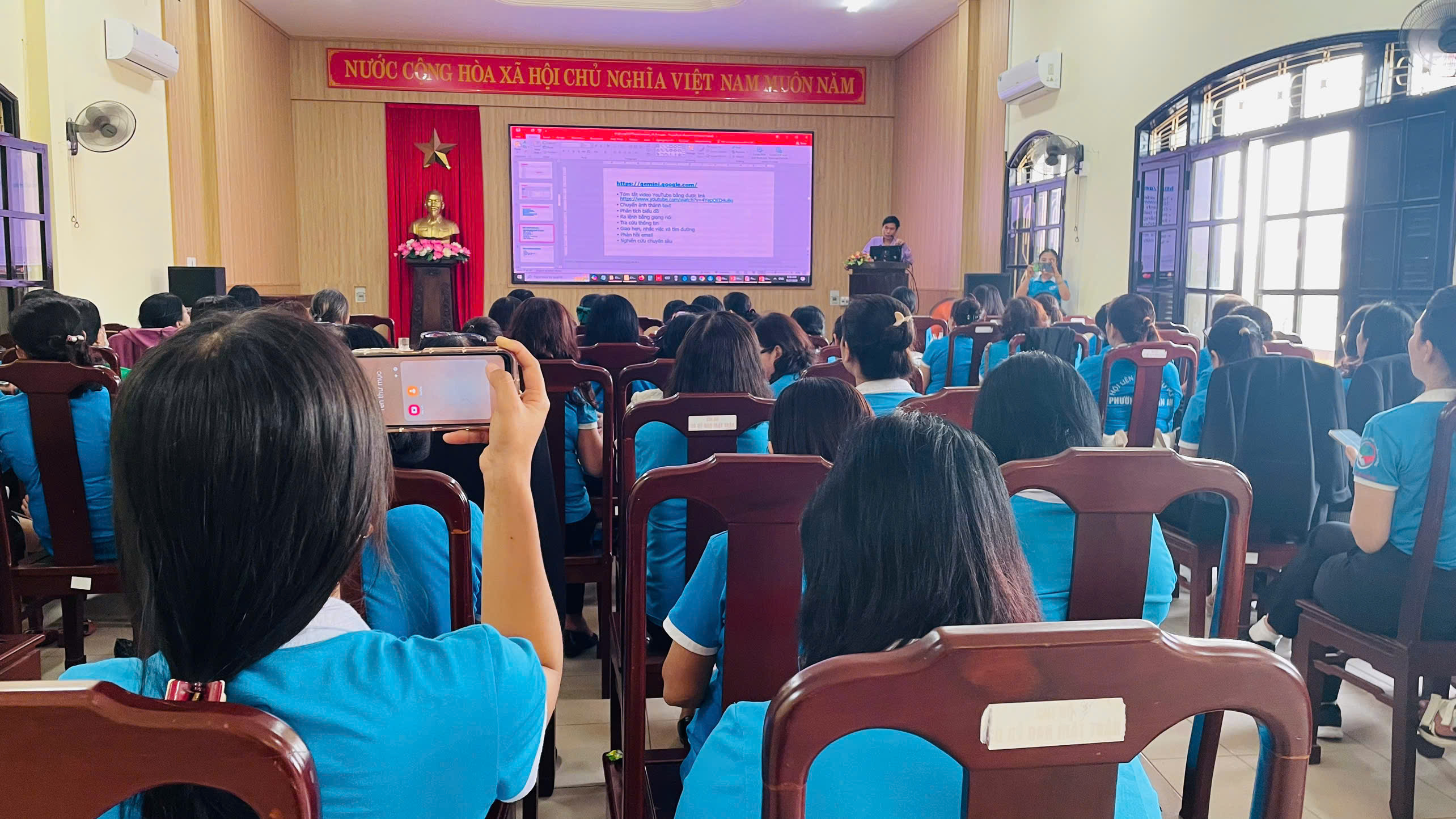 HueCIT tập huấn AI cho cán bộ Hội LHPN Quận Thuận Hóa